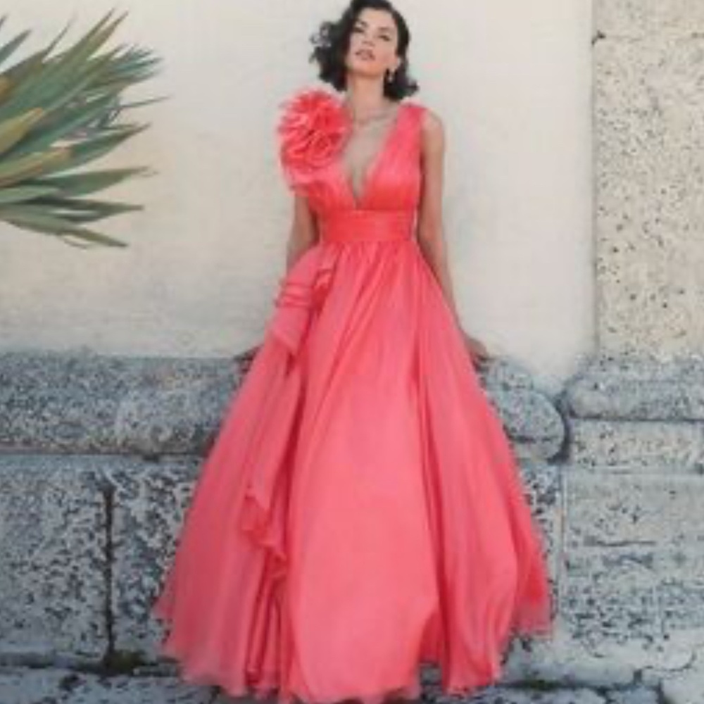 MAC DUGGAL Coral Ruffle Shoulder V Neck Chiffon Gown 4